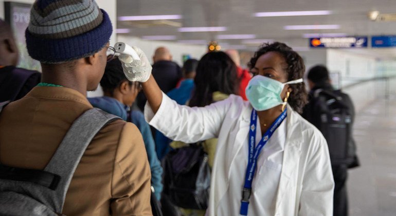 Covid-19 / Omicron : aux côtés des pays africains, l’OMS lance un appel pour que les frontières restent ouvertes